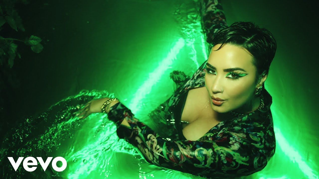 Demi Lovato – Melon Cake